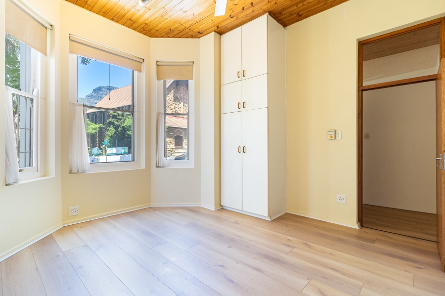 3 Bedroom Property for Sale in Tamboerskloof Western Cape